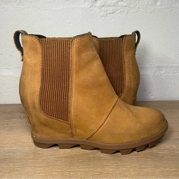 SOREL | Joan of Artic Wedge II Chelsea Boot | Camel Brown | Size 6.5 - Picture 6 of 9